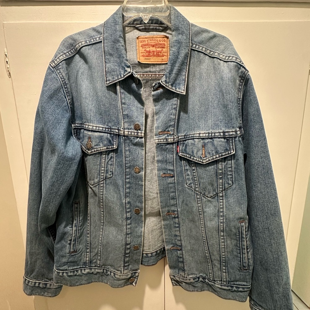 Levi's Men's Light Wash Blue Denim Trucker Jacket